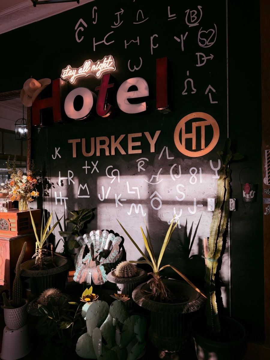 The neon Hotel Turkey sign